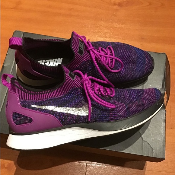 💗Nike Sneakers💗 - Picture 2 of 8